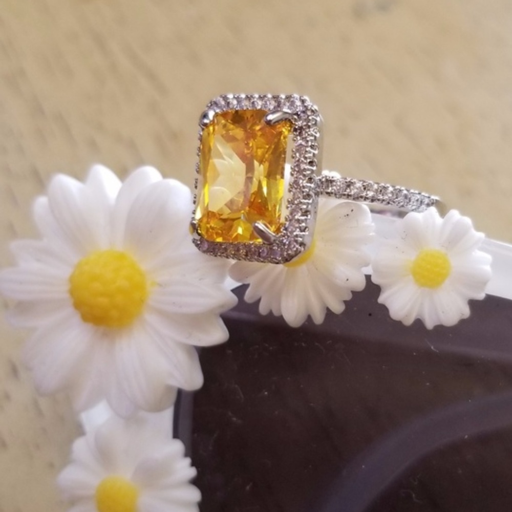 925 Swarovski Elements yellow emerald Women's ring Size 7 - Picture 3 of 8